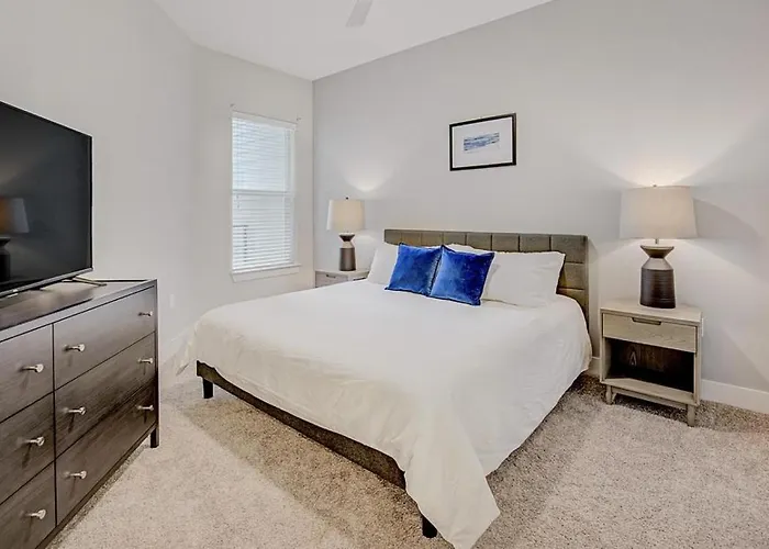 Landing - Modern With Amazing Amenities